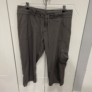 Alo Gray Mid Rise Straight Cropped Cargo pants